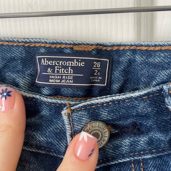 Abercrombie & Fitch Curve Love High Rise Mom Jeans 0377 - Picture 4 of 7